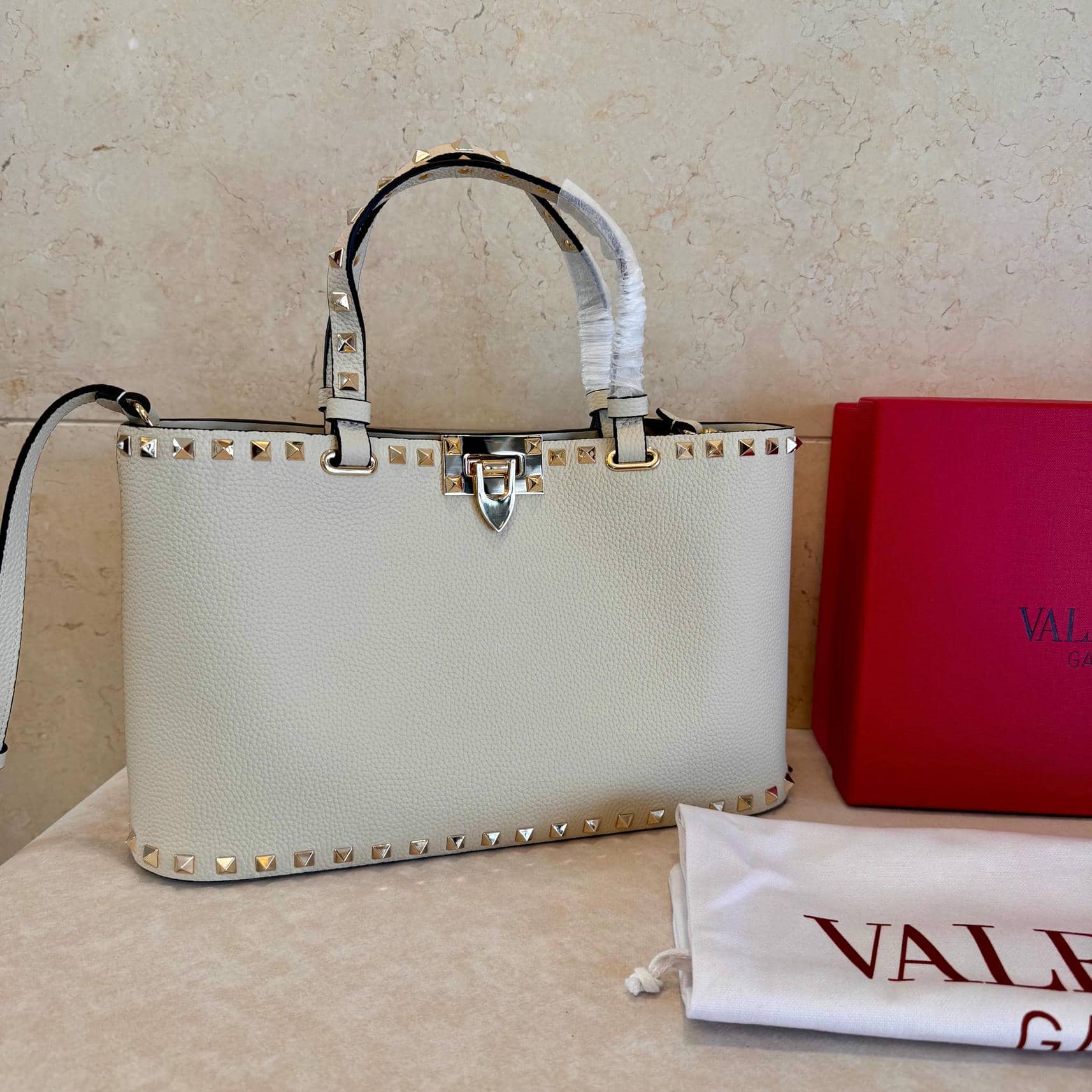 003-Tote Garavani Rockstud